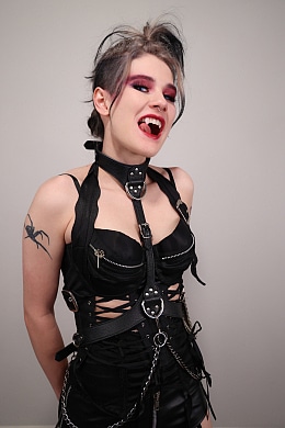 Neon Vampire - REVOLUTION